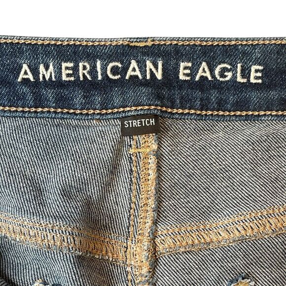 American Eagle Tomgirl Distressed Jeans Size 6 Short Stretch Button Fly AEO 6S - Picture 8 of 9